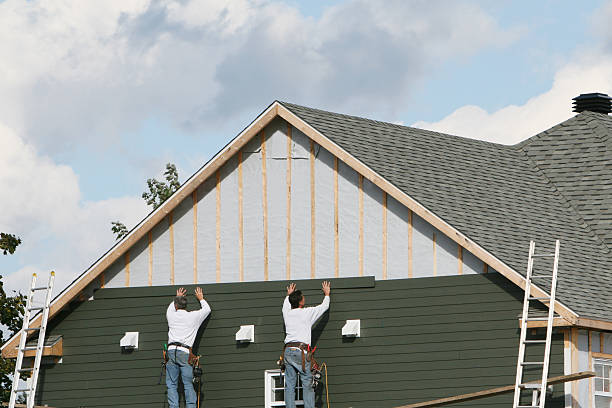 Professional Siding technician working in Villa Park, IL